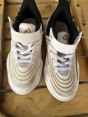 Nike Kids Sneakers - White & Gold Accents